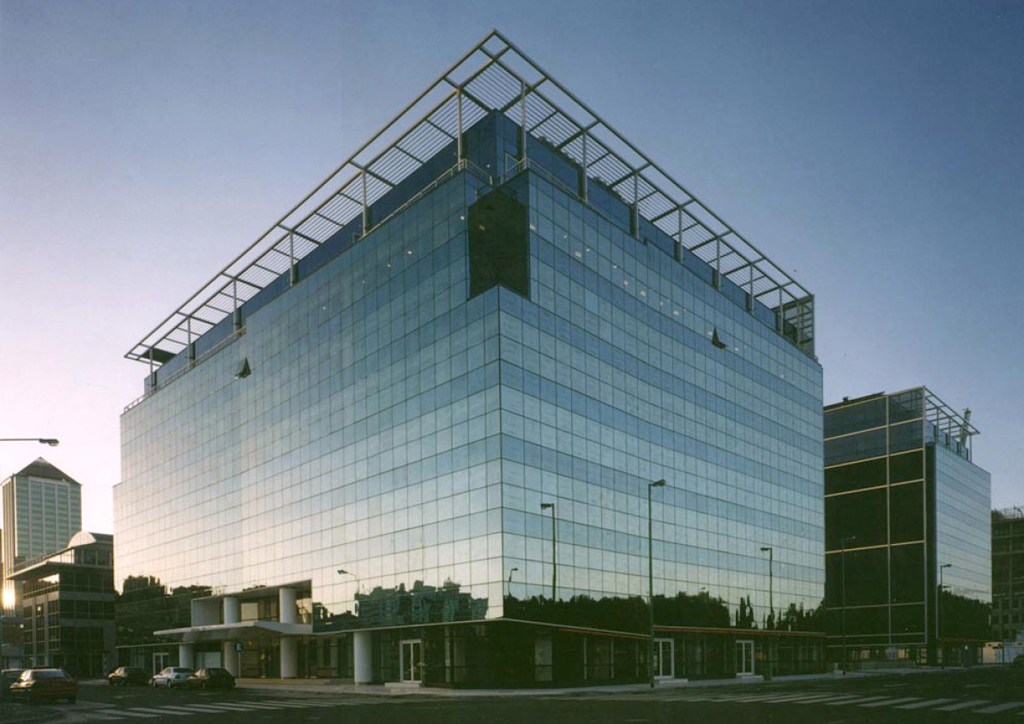 Colonos Plaza Building